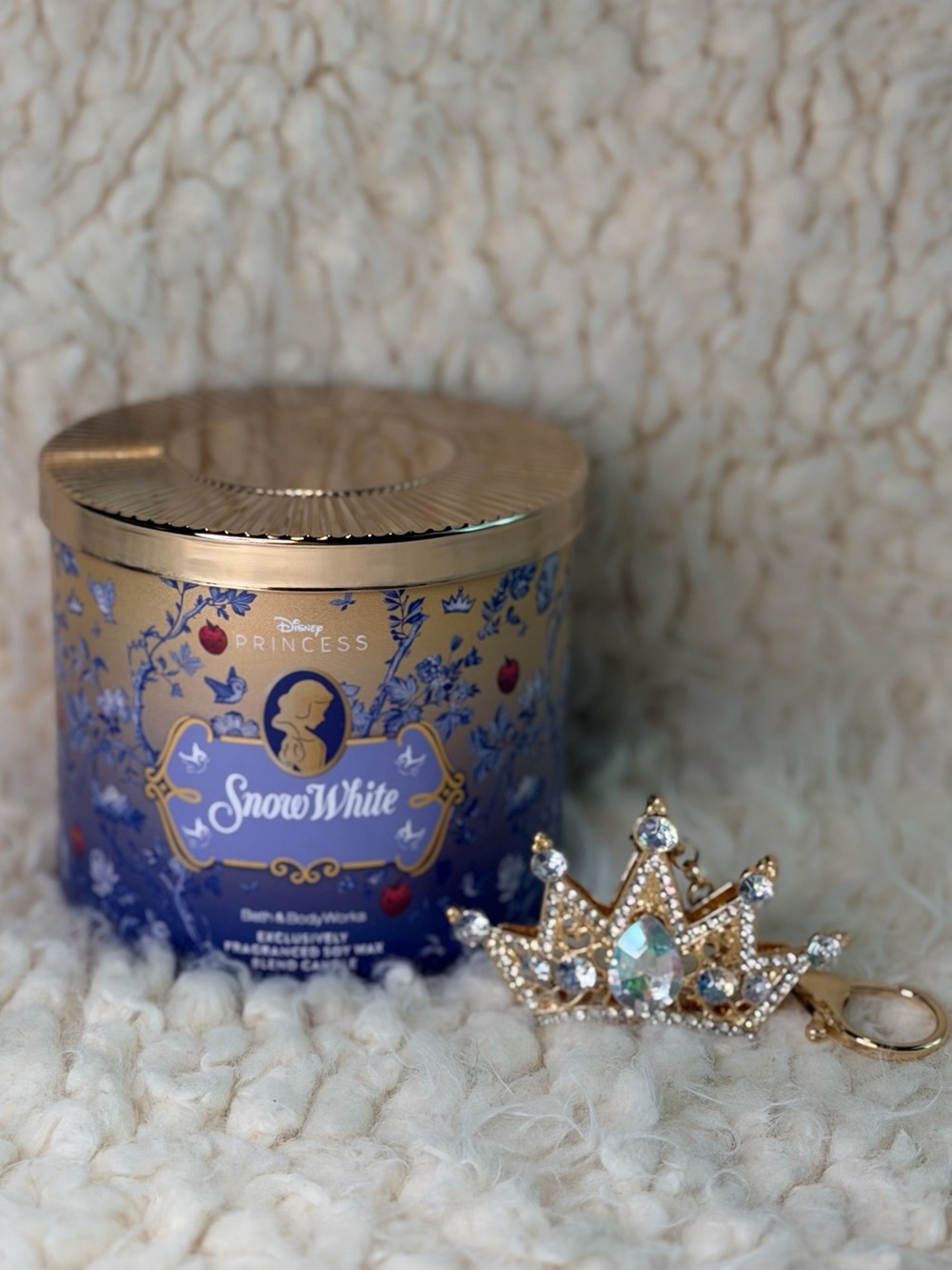 Bath & Body Works Disney Princess Snow White 3-Wick Candle + Crown Bag Charm Set